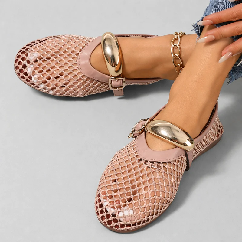 Celiae | Elegante Ballerinas mit Riemen und goldfarbenem Detail