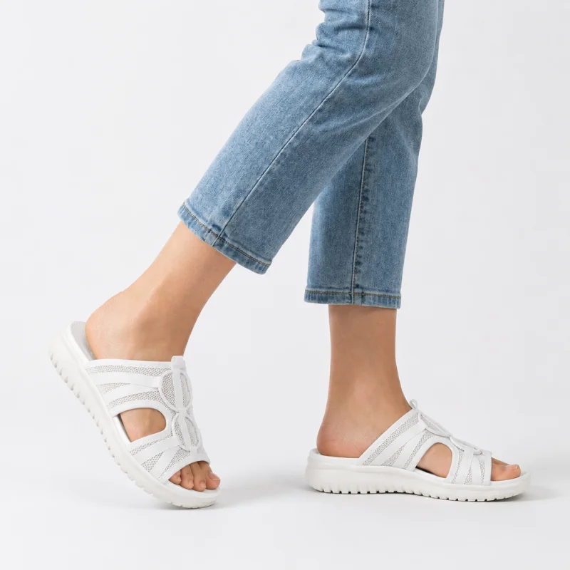 Esanie | Leichte Schlupfsandalen mit breiter Passform