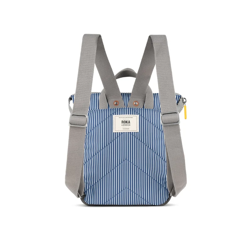 ROKA Bantry Kleine Tasche aus recyceltem Canvas mit Hickory-Streifen