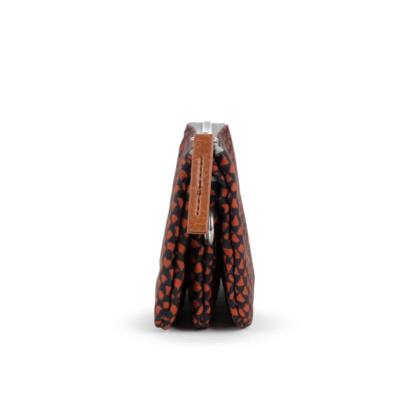 ROKA Carnaby Kleine Handtasche aus recyceltem Canvas von Ginger Snake