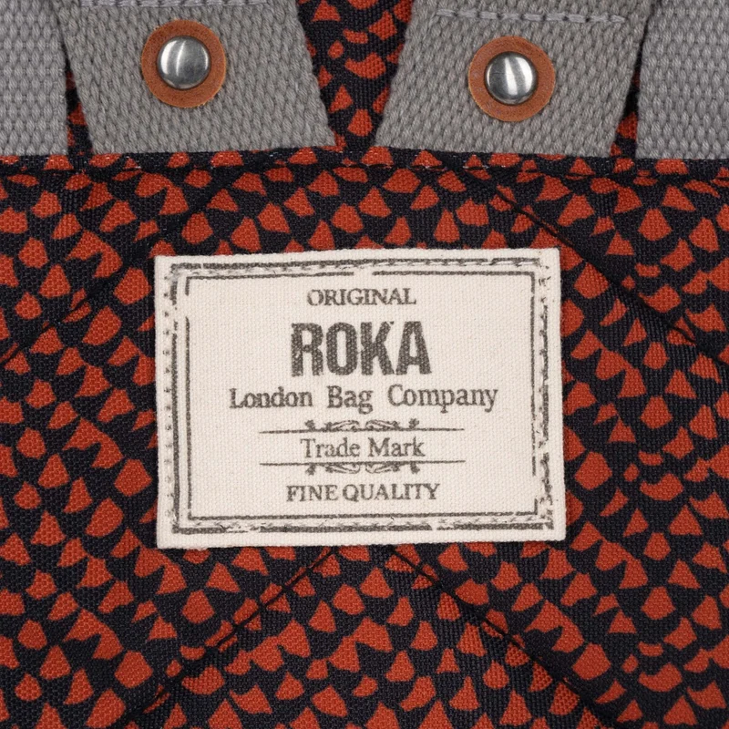 ROKA Bantry B Ginger Snake Kleine Tasche aus recyceltem Canvas
