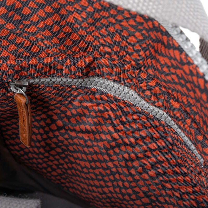 ROKA Bantry B Ginger Snake Kleine Tasche aus recyceltem Canvas