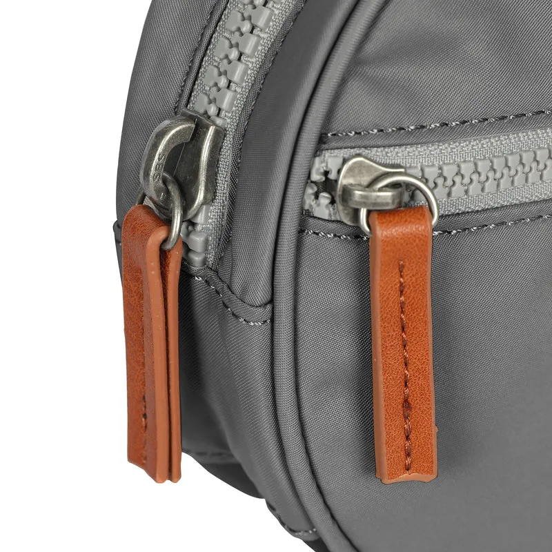 ROKA Paddington D Stormy Extra Small Tasche aus recyceltem Nylon