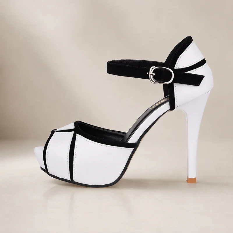 Floratie | Modische Plateau-Pumps mit feinem Fesselriemen