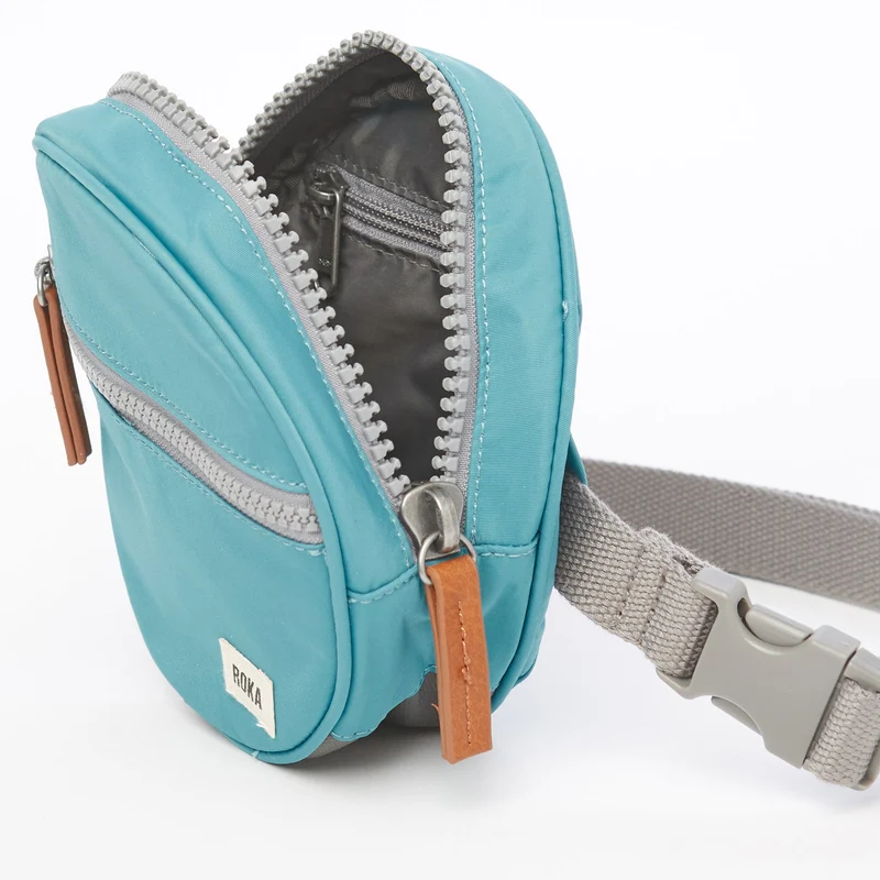 ROKA Paddington D Petrol Extra Small Tasche aus recyceltem Nylon