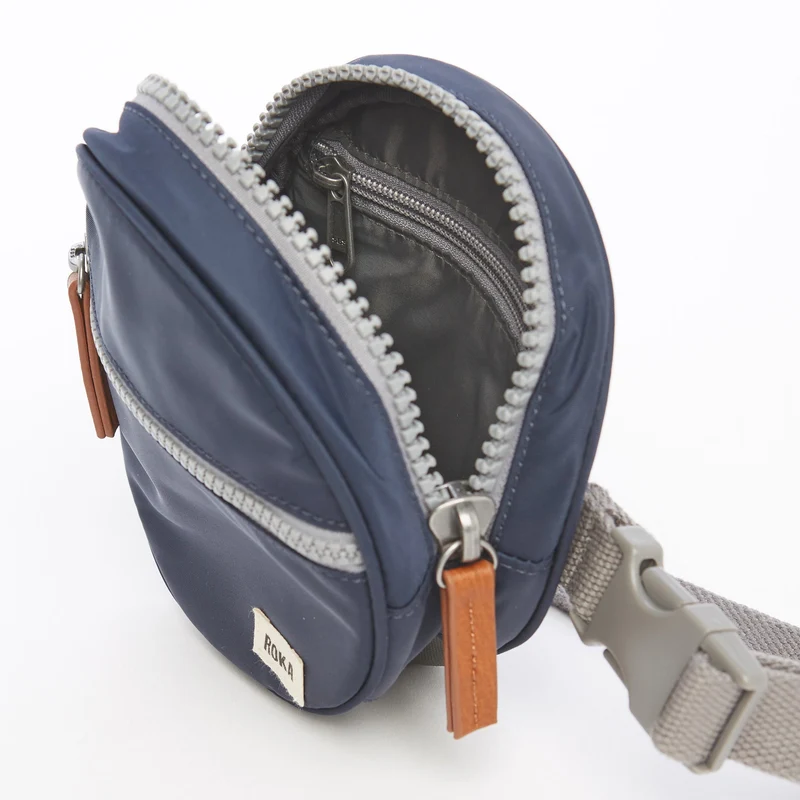 ROKA Paddington D Midnight Extra Small Tasche aus recyceltem Nylon