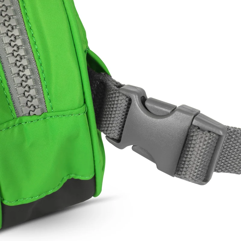 ROKA Paddington D Kelly Green Extra Small Tasche aus recyceltem Nylon