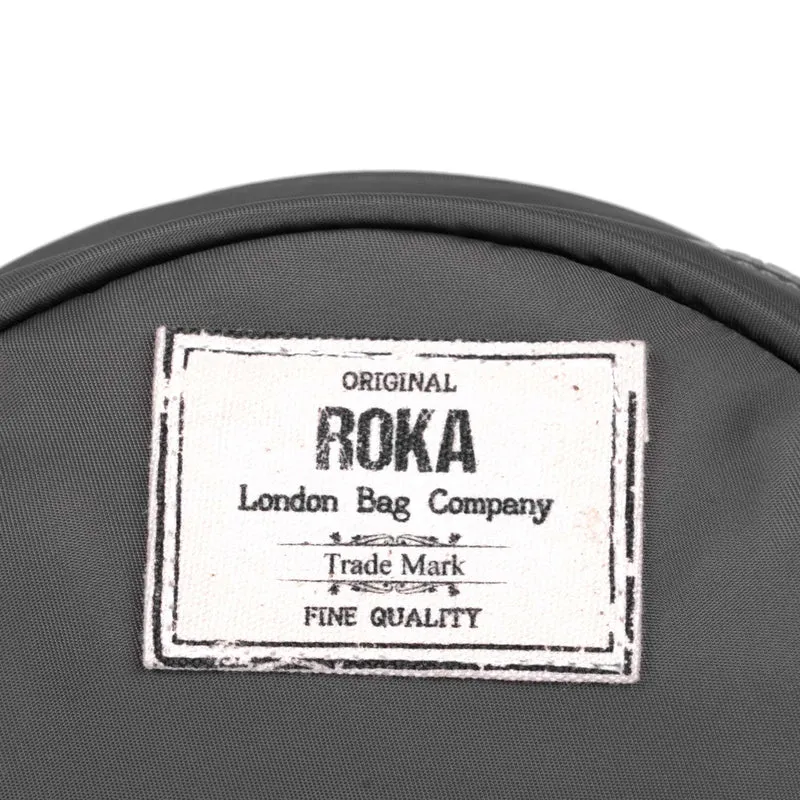 ROKA Paddington D Graphit Extra Small Tasche aus recyceltem Nylon