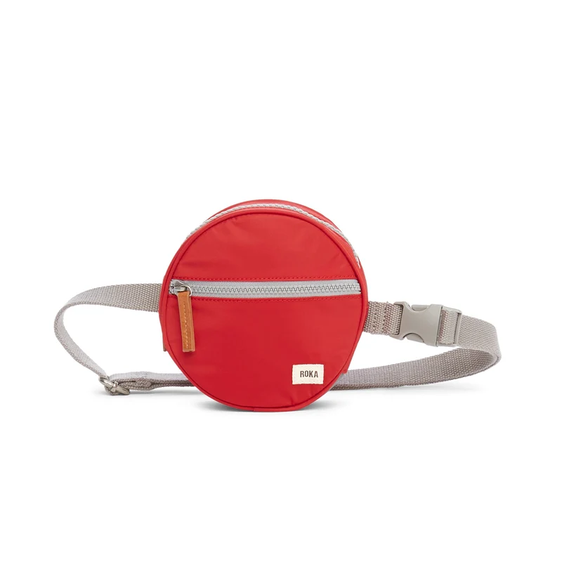 ROKA Paddington D Cranberry Extra Small Tasche aus recyceltem Nylon