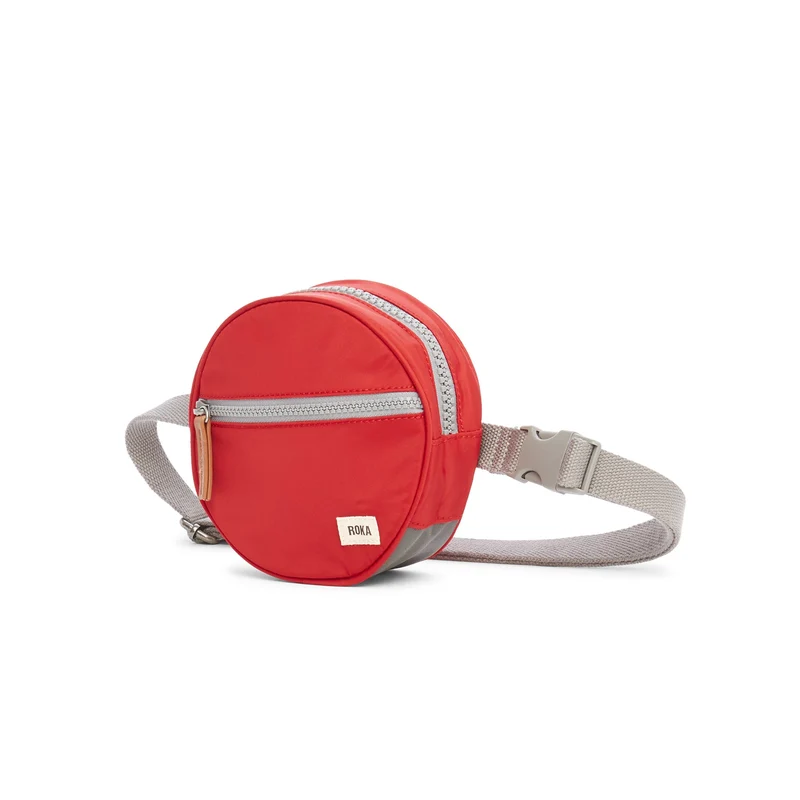 ROKA Paddington D Cranberry Extra Small Tasche aus recyceltem Nylon
