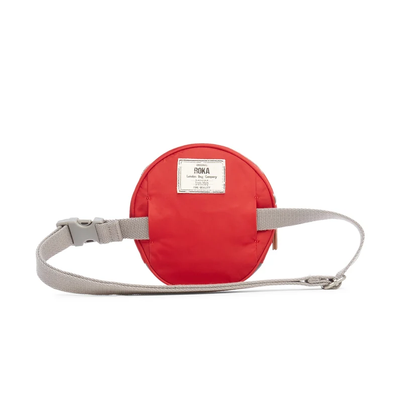 ROKA Paddington D Cranberry Extra Small Tasche aus recyceltem Nylon