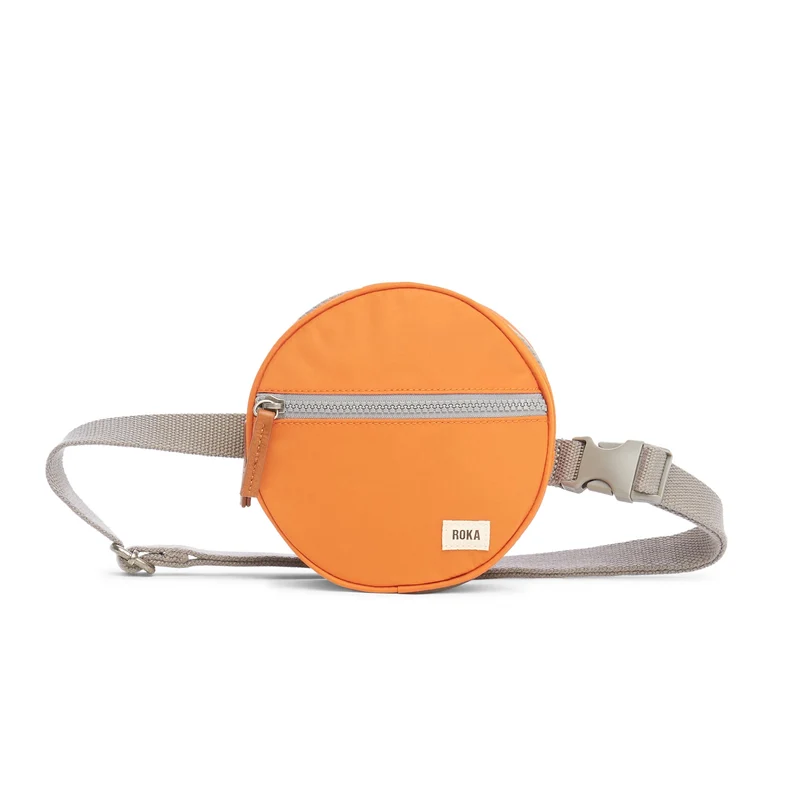 ROKA Paddington D Extra kleine Tasche aus recyceltem Nylon, Farbe: Burnt Orange