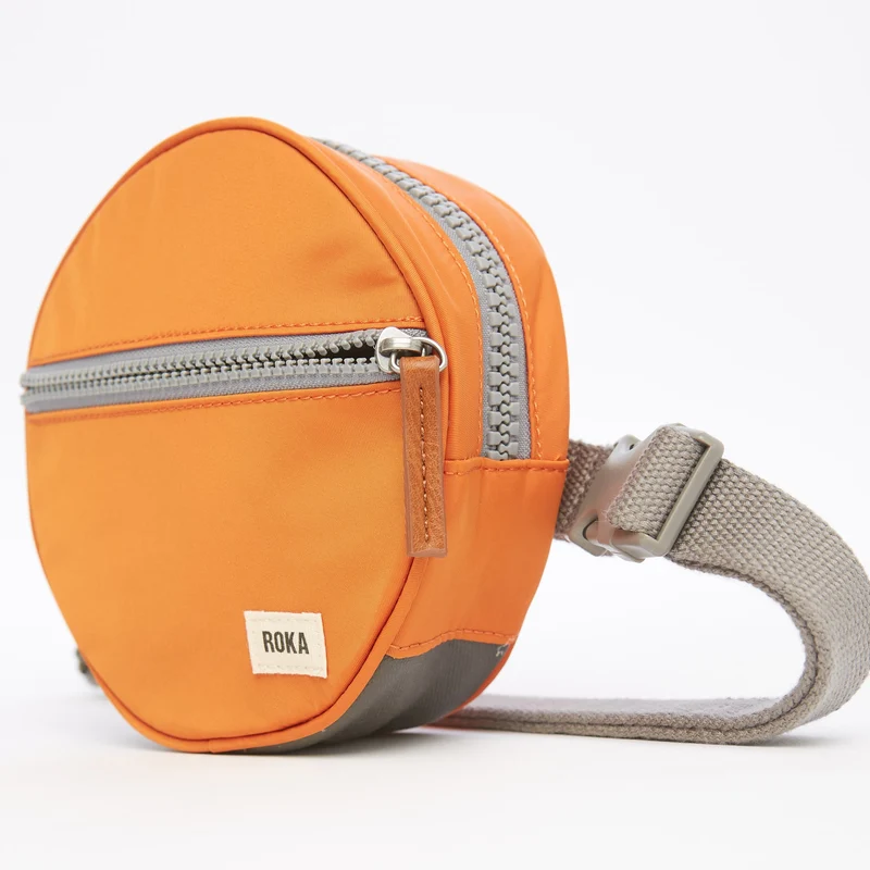 ROKA Paddington D Extra kleine Tasche aus recyceltem Nylon, Farbe: Burnt Orange