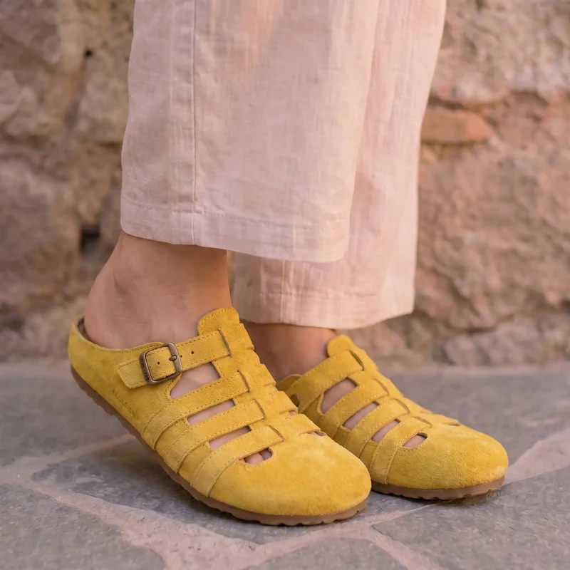 Cianelle | Komfortable Damen-Mules mit verstellbarer Schnalle