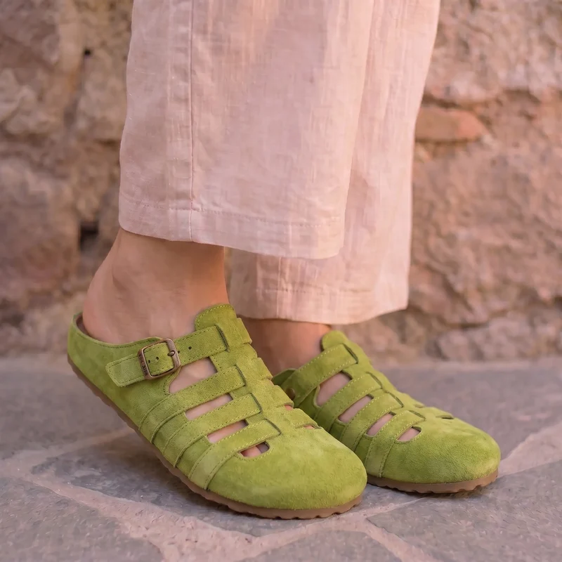 Cianelle | Komfortable Damen-Mules mit verstellbarer Schnalle