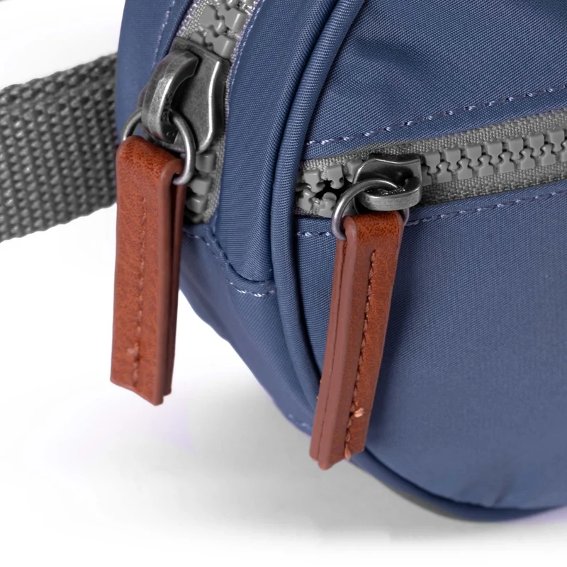 ROKA Paddington D Airforce Extra Small Tasche aus recyceltem Nylon