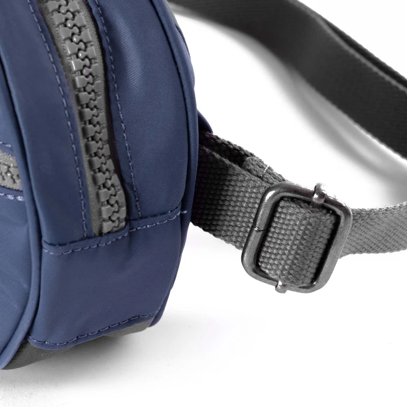 ROKA Paddington D Airforce Extra Small Tasche aus recyceltem Nylon