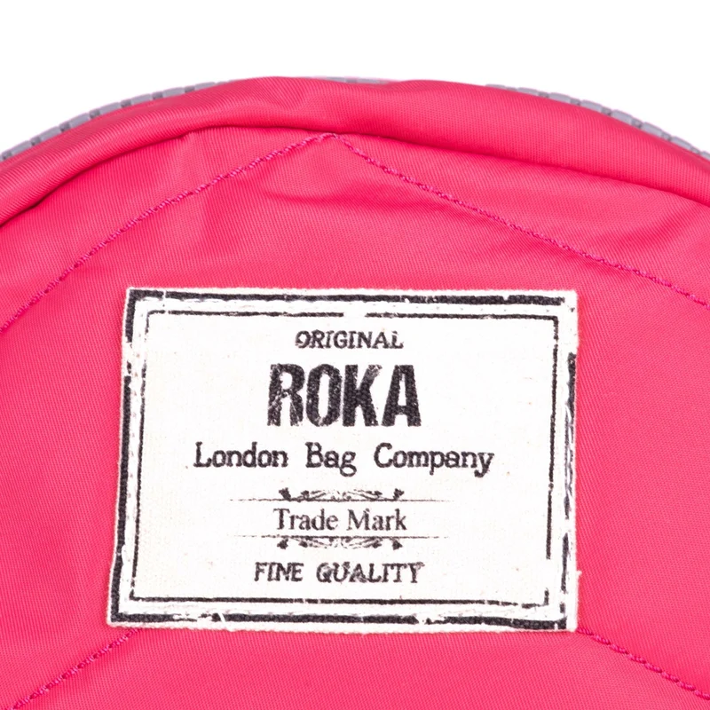 ROKA Paddington B Himbeerfarbene kleine Tasche aus recyceltem Nylon