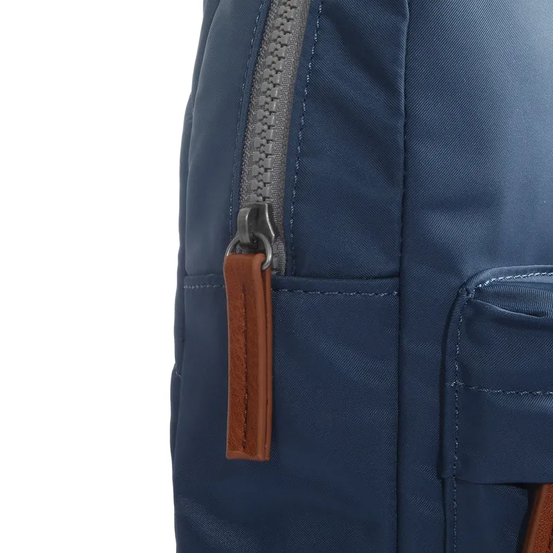 ROKA Willesden B Große Tasche aus recyceltem Nylon - Pacific