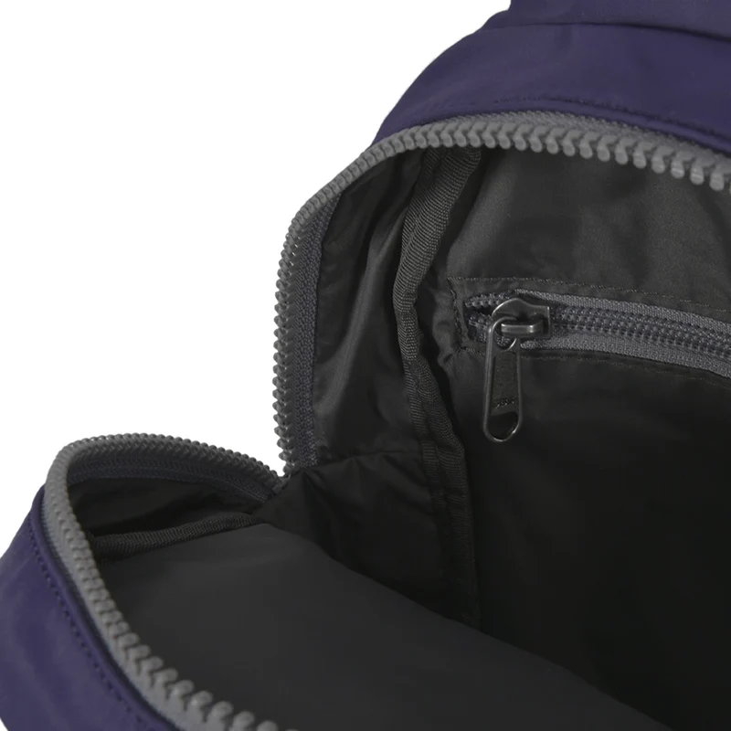 ROKA Willesden Große Tasche aus recyceltem Nylon – Maulbeere