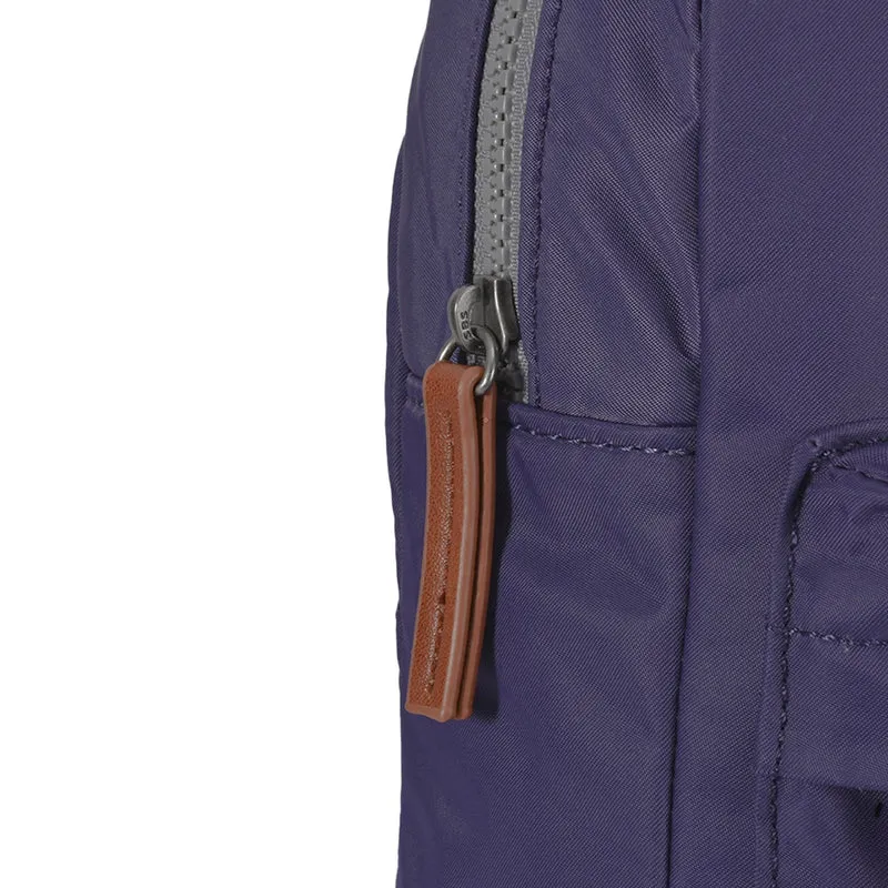 ROKA Willesden Große Tasche aus recyceltem Nylon – Maulbeere
