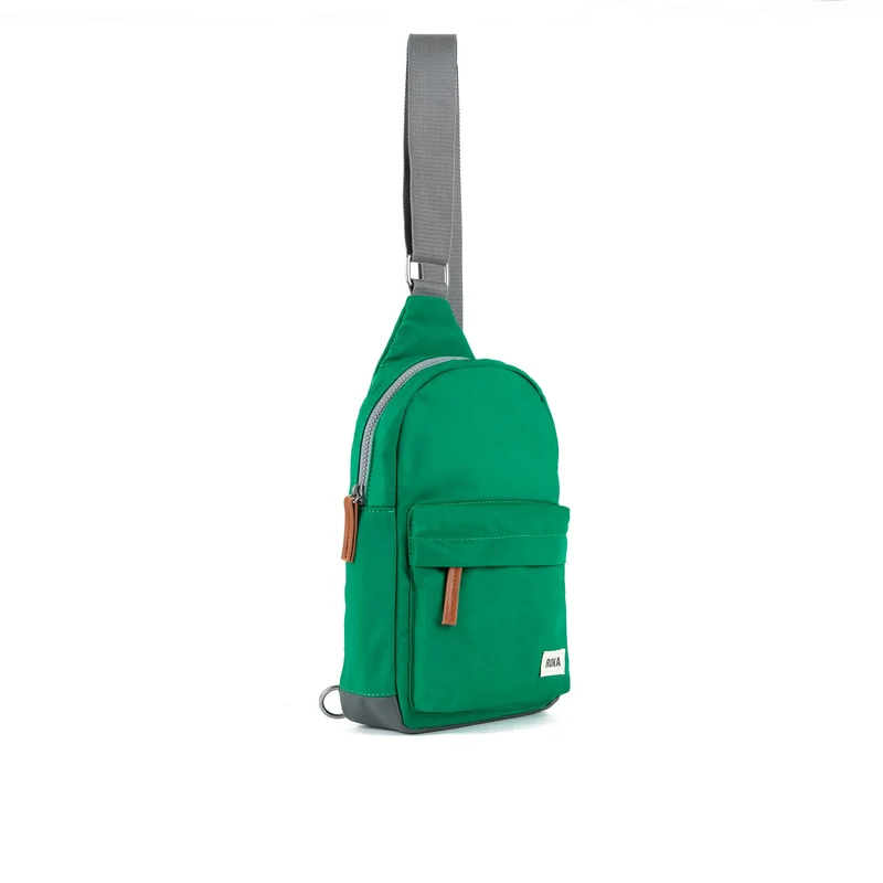 ROKA Willesden Große Tasche aus recyceltem Nylon – Smaragdgrün