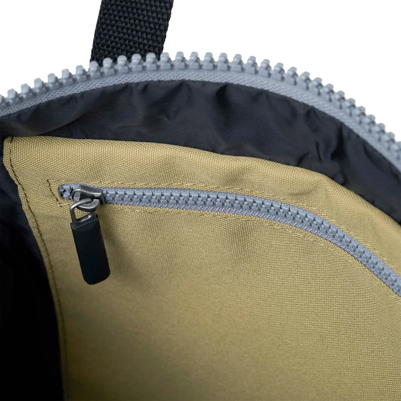 ROKA Black Label Canfield Kleine Tasche aus recyceltem Canvas, Khaki, B