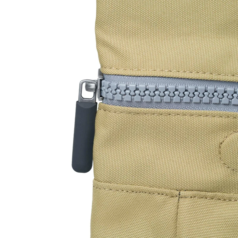 ROKA Black Label Canfield Kleine Tasche aus recyceltem Canvas, Khaki, B