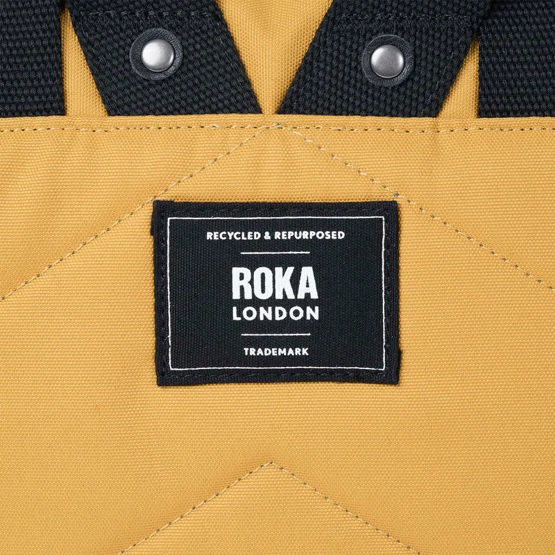 ROKA Black Label Canfield B Flax Kleine Tasche aus recyceltem Canvas
