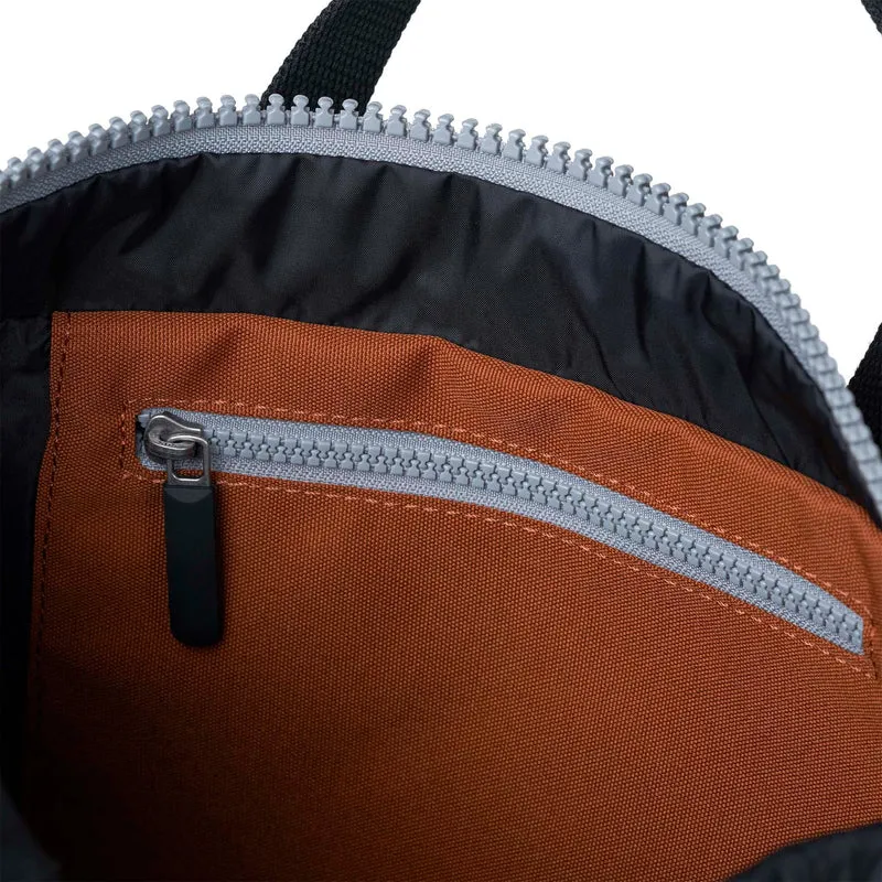 ROKA Black Label Canfield B Bran Kleine Tasche aus recyceltem Canvas