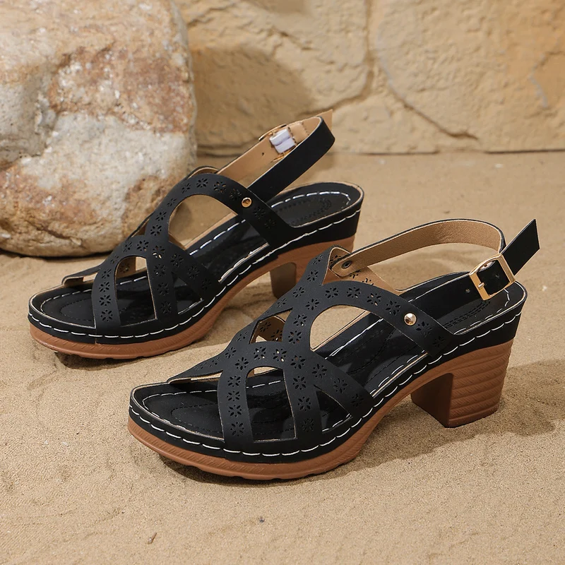 Sodielle | Feminine Absatzsandalen mit dekorativem Lochmuster