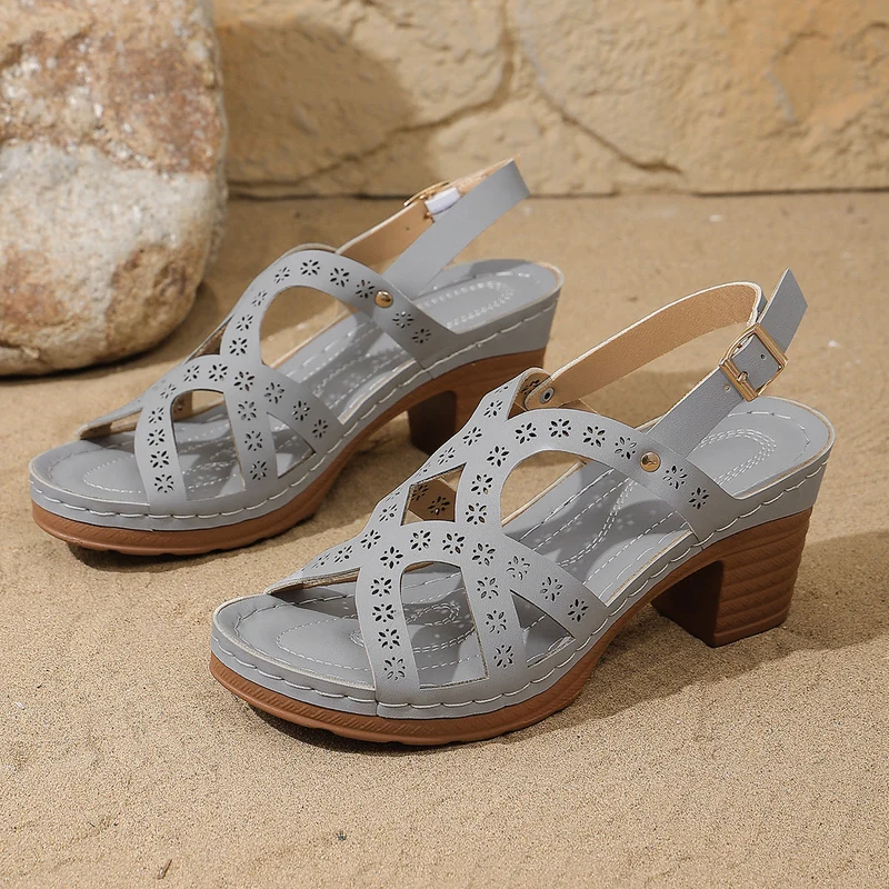 Sodielle | Feminine Absatzsandalen mit dekorativem Lochmuster