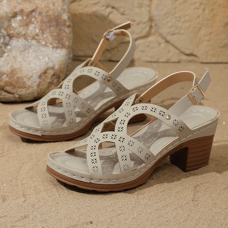 Sodielle | Feminine Absatzsandalen mit dekorativem Lochmuster