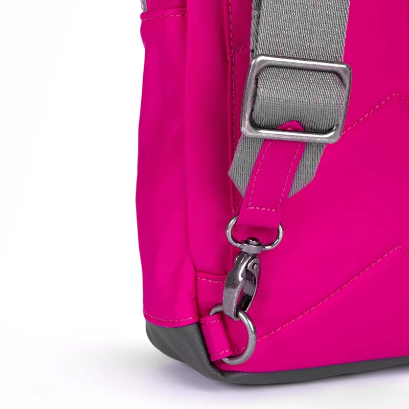 ROKA Willesden B Große recycelte Nylontasche - Süßigkeiten