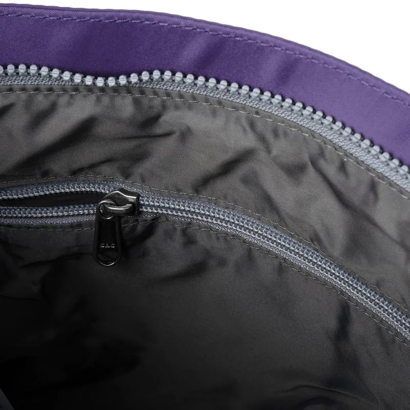 ROKA Kennington B Mulberry Medium Tasche aus recyceltem Nylon