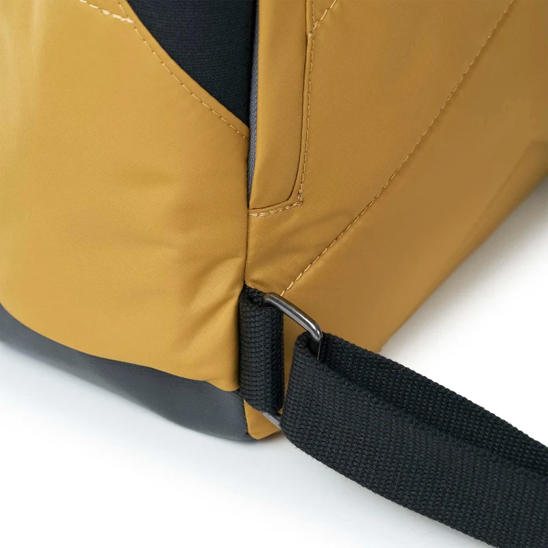 ROKA Black Label Canfield B Flax Medium Tasche aus recyceltem Canvas