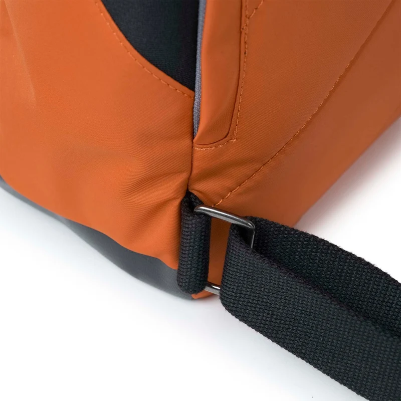 ROKA Black Label Canfield B Mittelgroße Tasche aus recyceltem Nylon, Farbe: Burnt Orange