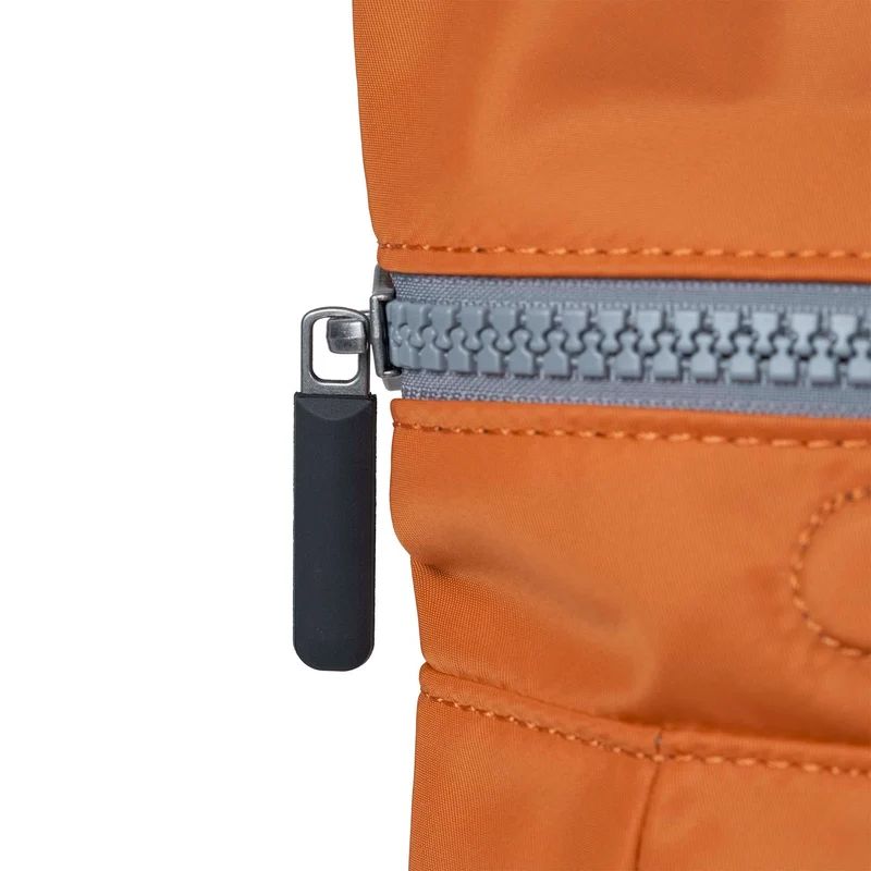 ROKA Black Label Canfield B Mittelgroße Tasche aus recyceltem Nylon, Farbe: Burnt Orange