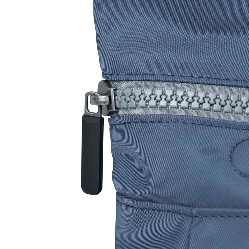 ROKA Black Label Canfield B Mittelgroße Tasche aus recyceltem Nylon, Farbe: Burnt Blue
