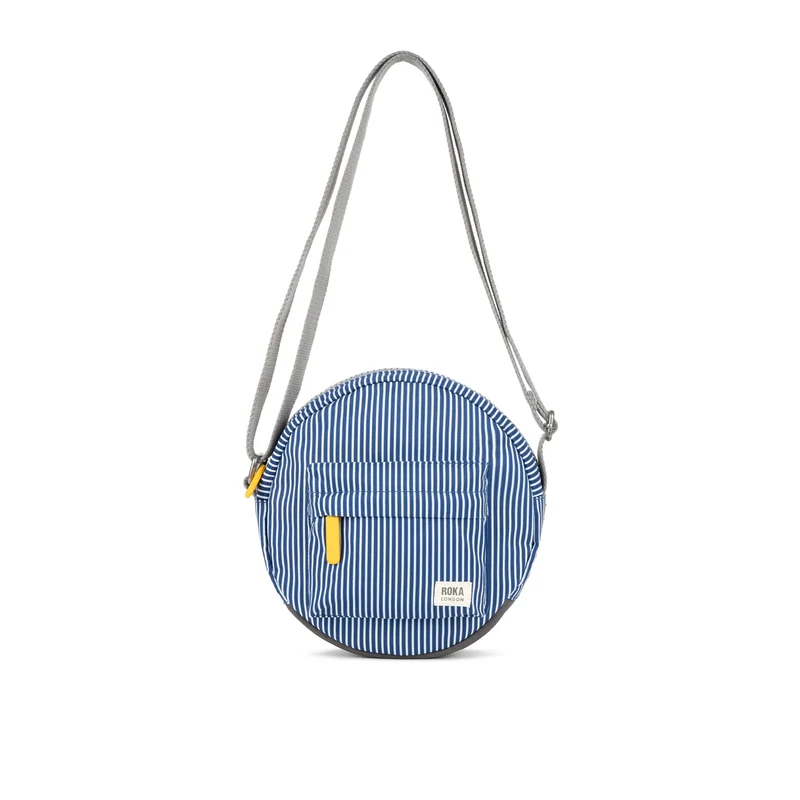 ROKA Paddington B Hickory Kleine Tasche aus recyceltem Canvas