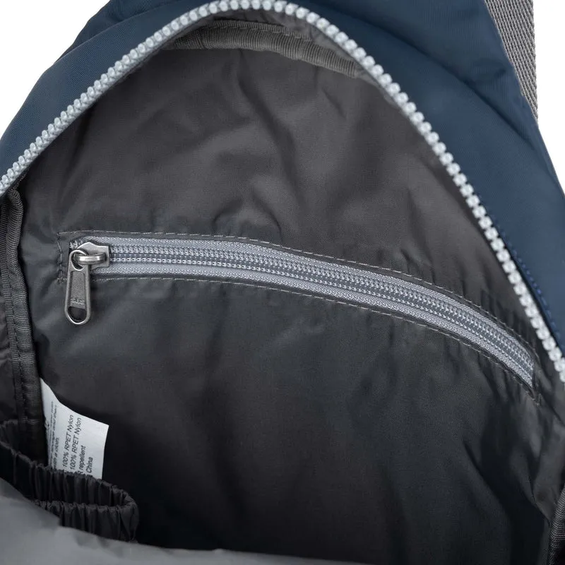 ROKA Willesden M XL Recycling-Nylon-Tasche - Mitternacht