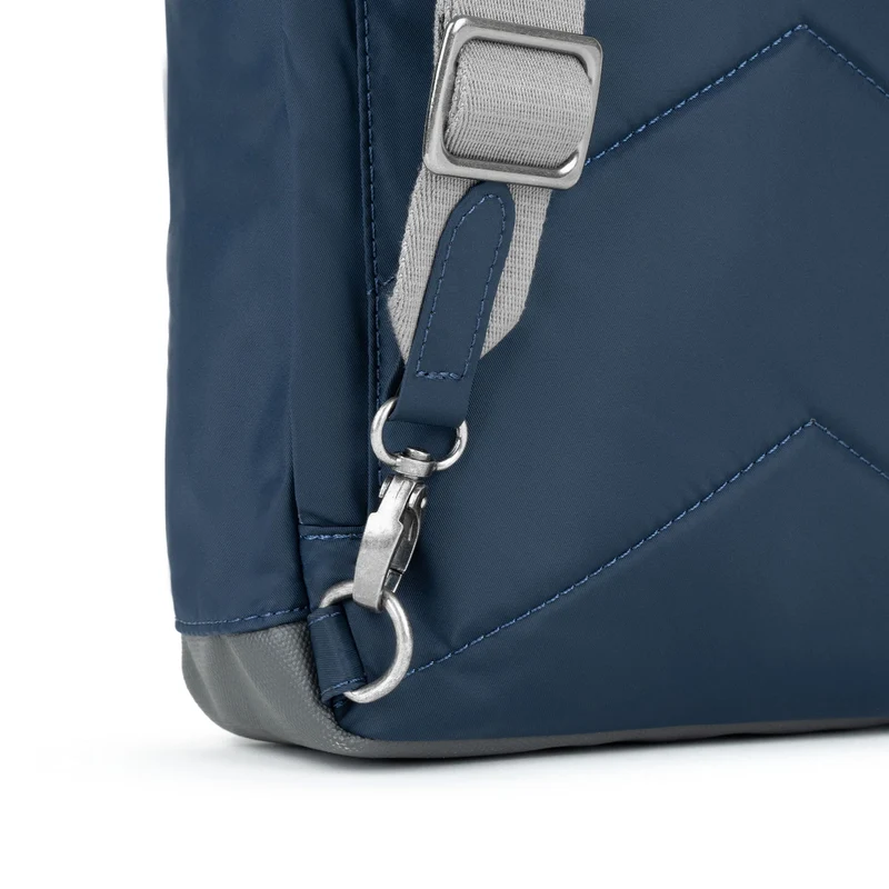 ROKA Willesden M XL Recycling-Nylon-Tasche - Mitternacht