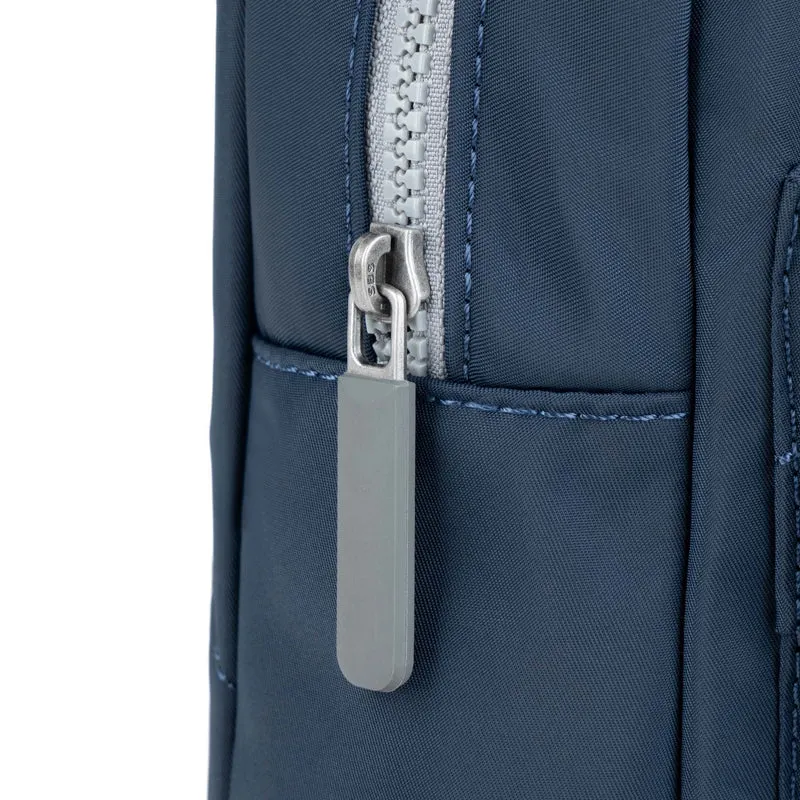 ROKA Willesden M XL Recycling-Nylon-Tasche - Mitternacht