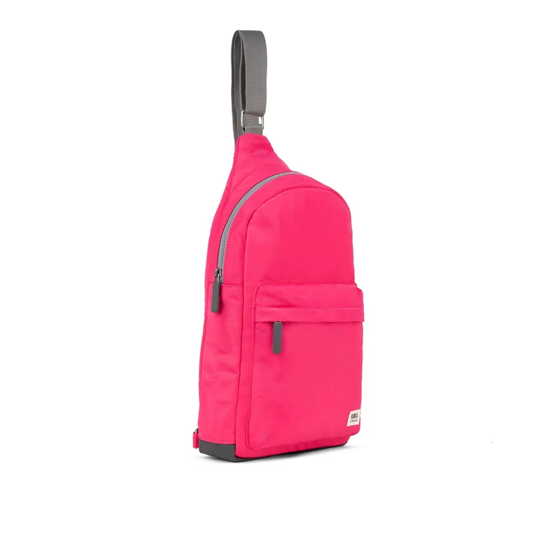 ROKA Willesden B XL Tasche aus recyceltem Nylon – Sparkling Cosmo