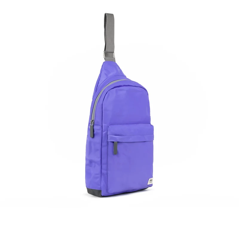 ROKA Willesden B XL Tasche aus recyceltem Nylon – Schlichtes Lila
