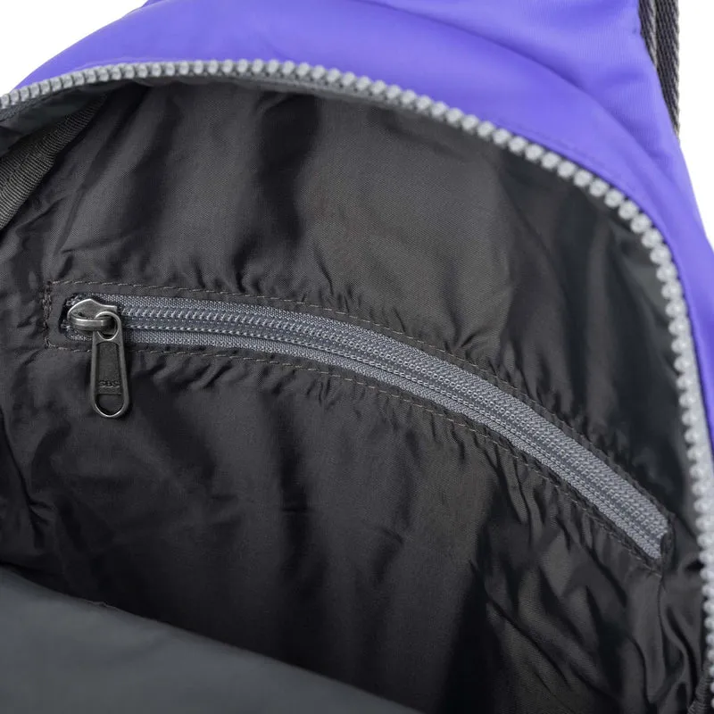 ROKA Willesden B XL Tasche aus recyceltem Nylon – Schlichtes Lila