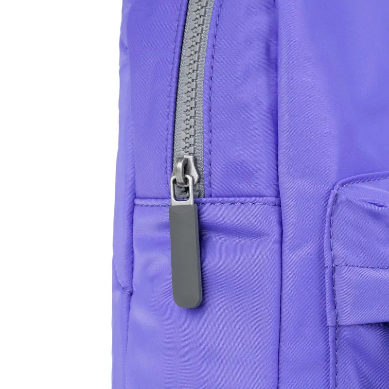 ROKA Willesden B XL Tasche aus recyceltem Nylon – Schlichtes Lila