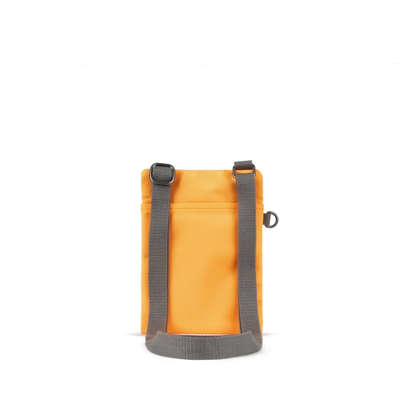 ROKA Chelsea Sorbet-Tasche aus recyceltem Nylon
