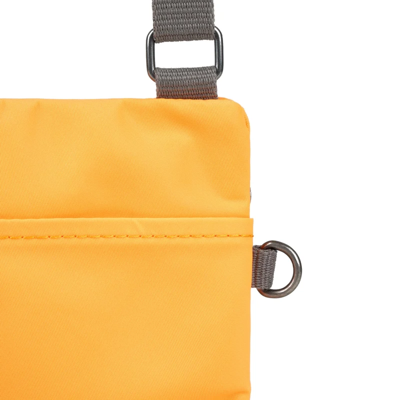 ROKA Chelsea Sorbet-Tasche aus recyceltem Nylon