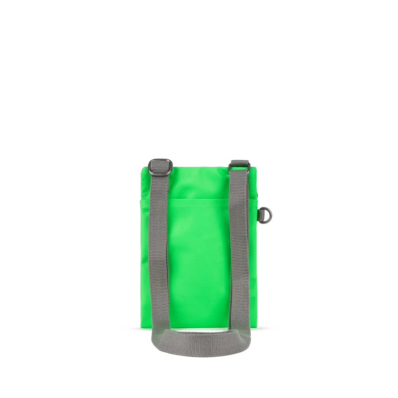 ROKA Chelsea Shamrock-Tasche aus recyceltem Nylon